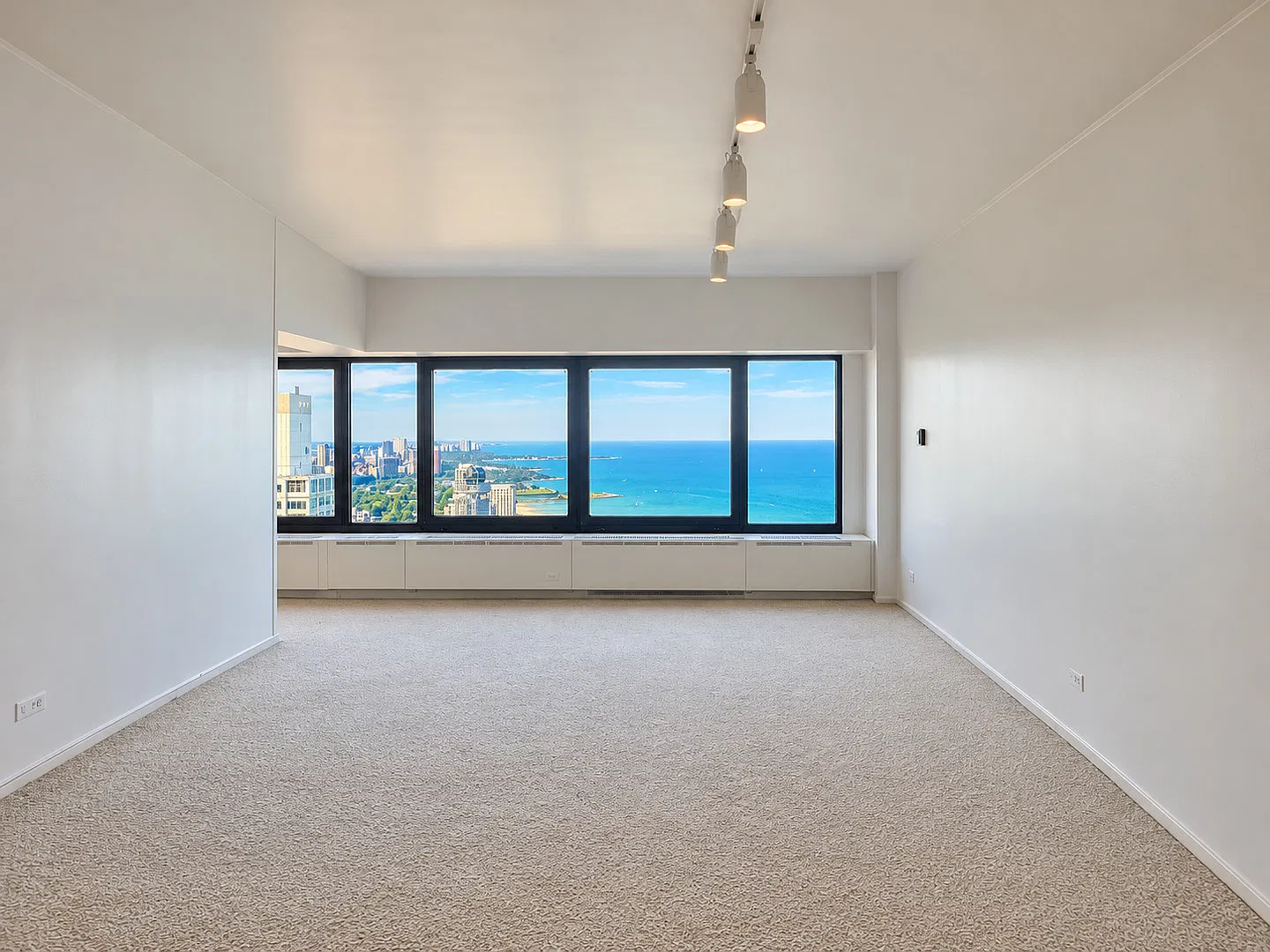 175 E Delaware Pl — Photo 4