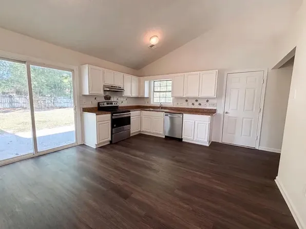 2028 Larson Ln, Goose Creek, SC 29445