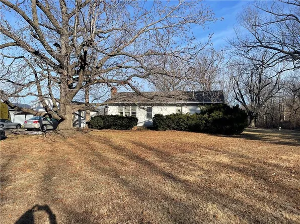 7619 Twilight Ln, Lenexa, KS 66217