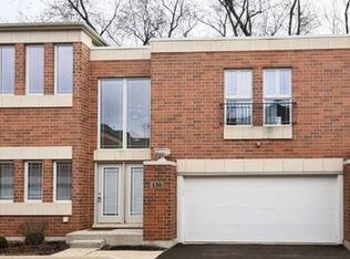 130 Finstad Dr #130, Libertyville, IL 60048