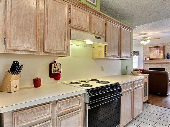 2nd image of 7034 Clubgate Dr