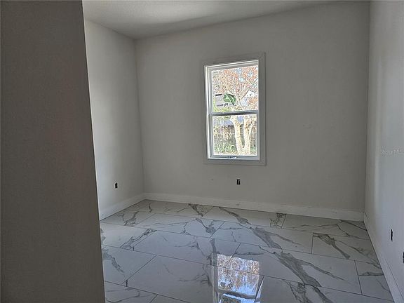4th image of 292 Gardenia Rd