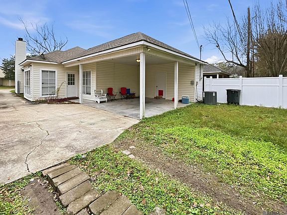 2nd image of 301 Meadow Bend Dr