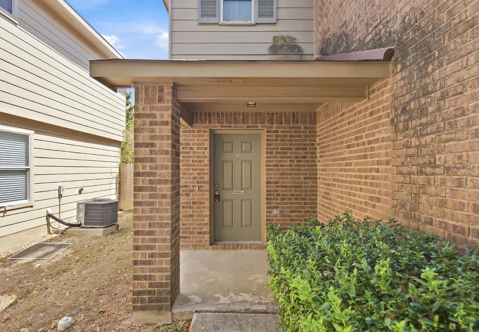 3 bed, 2.5 bath, 1659 sqft, $2,000 — Photo 4