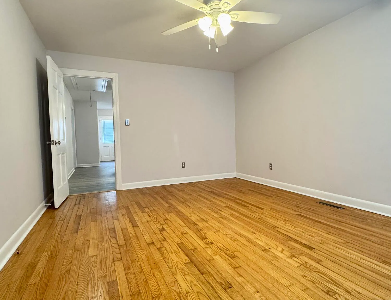 3 bed, 1.0 bath, $1,350 — Photo 4