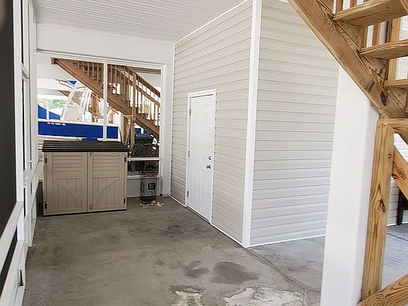 Storage unit/screened area