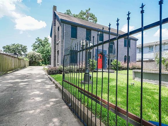 3rd image of 2424 Southmore Blvd