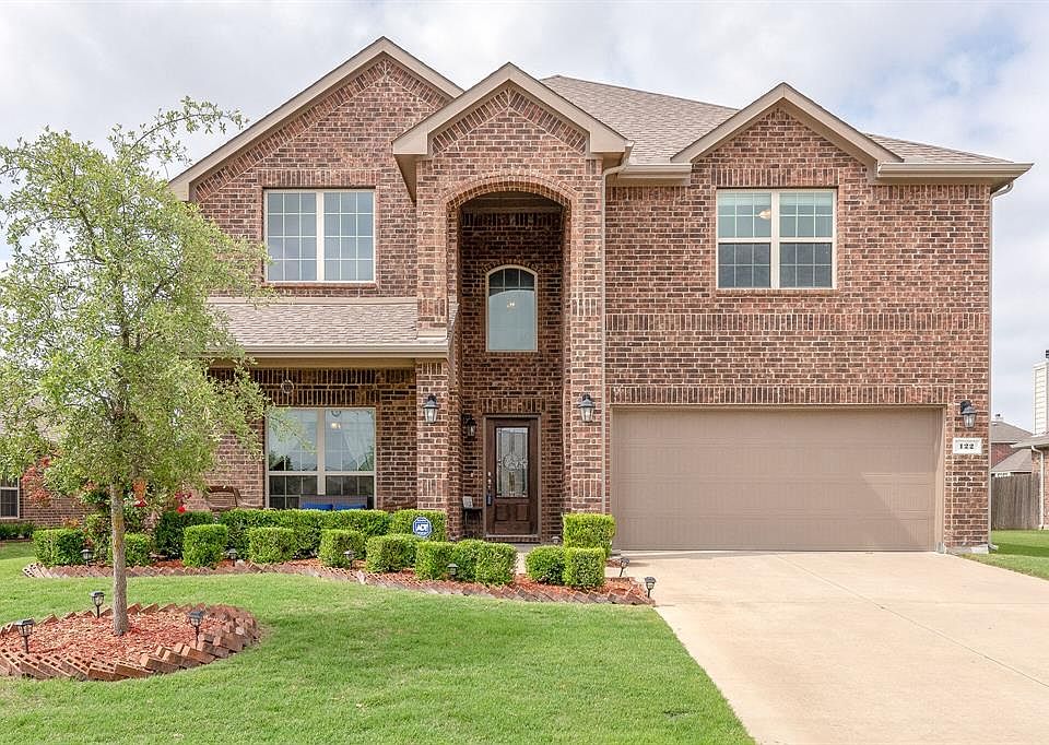 1st image of 122 Lacy Oak Ln