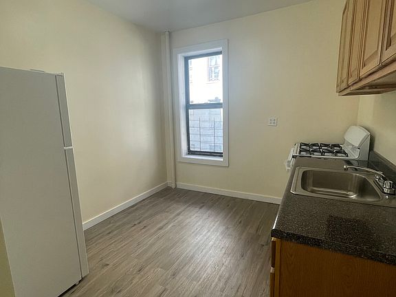 2nd image of 322 Linden Blvd APT B5
