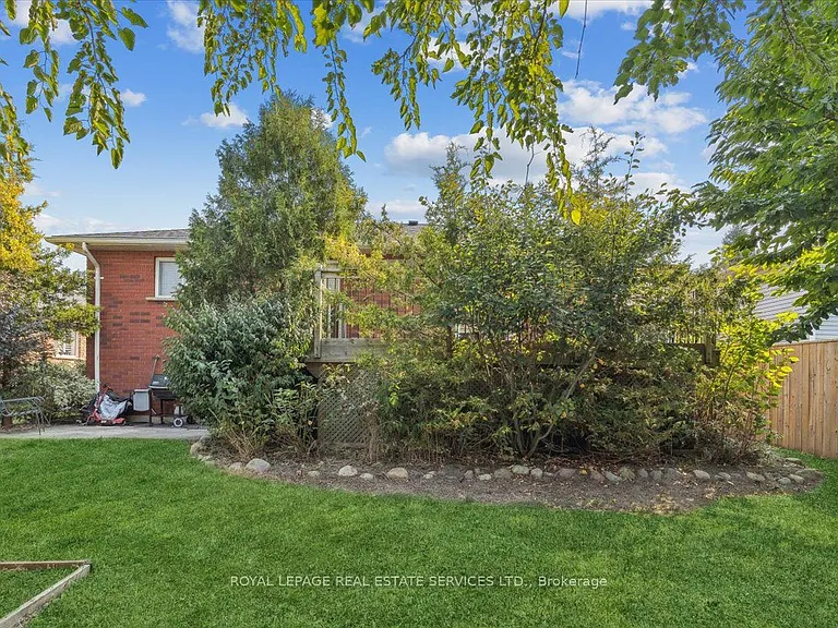 82 Whitlaw Way — Photo 34