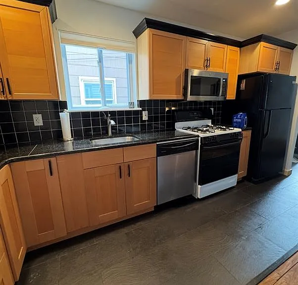 717 E Walnut St #1 — Photo 4