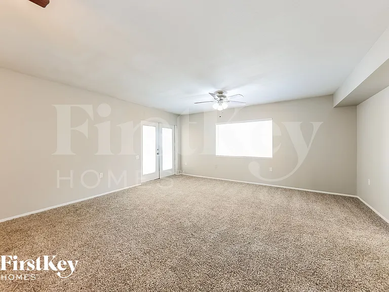 4826 W Paradise Ln — Photo 9