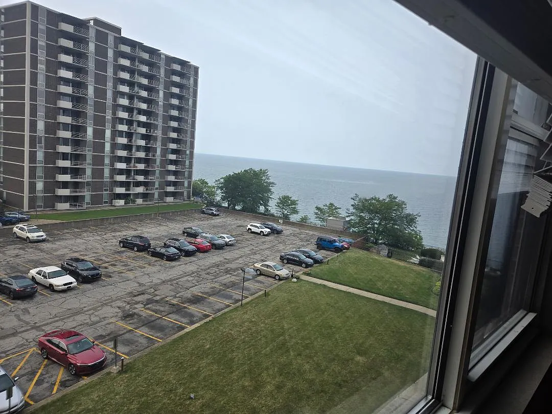 1 bed, 864 sqft, $1,200 — Photo 3