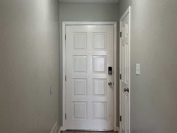 3rd image of 1722 Meadowcliff Dr