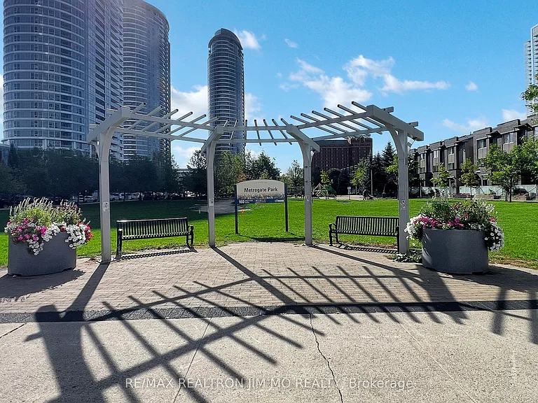 255 Village Green Sq #808 — Photo 41