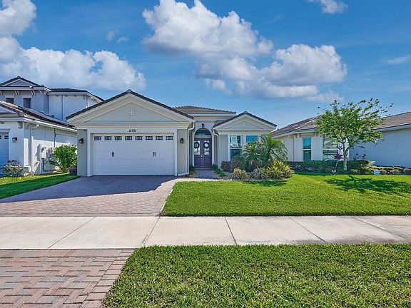 4th image of 15751 Goldfinch Cir