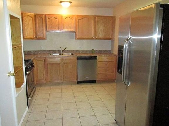 3rd image of 47 Lori Cir