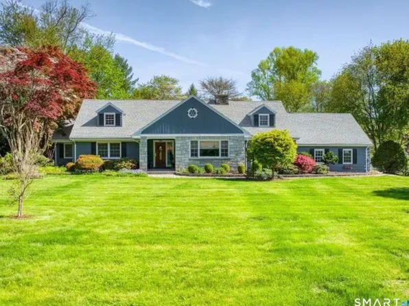 94 Fennbrook Dr, Hamden, CT 06517