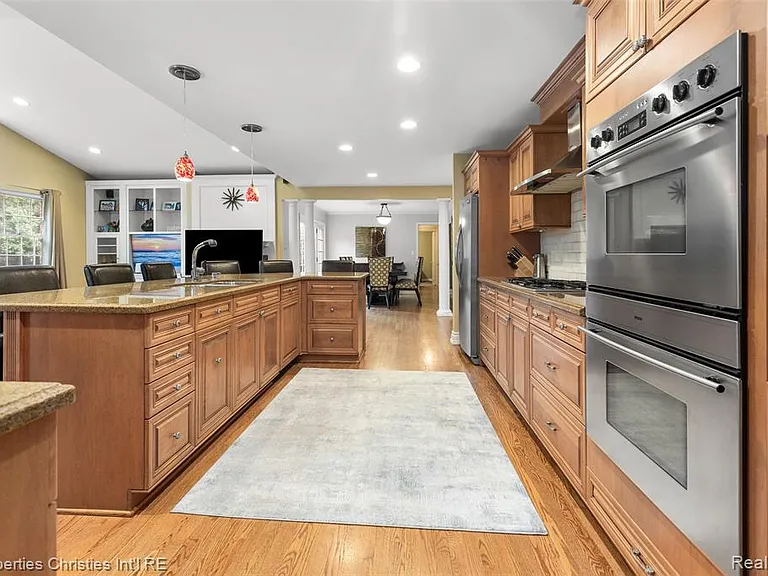 1688 Northlawn Blvd — Photo 9