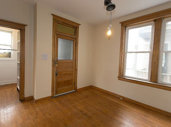 4th image of 850 N Leavitt St #3