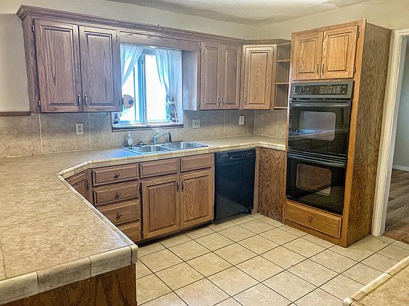3rd image of 833 Jayline Dr