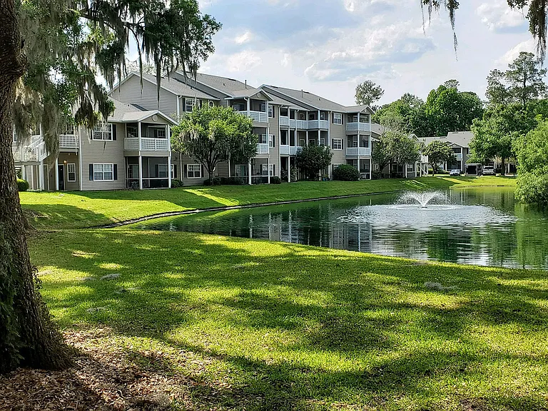 Lake Crossing Apartments — Photo 11