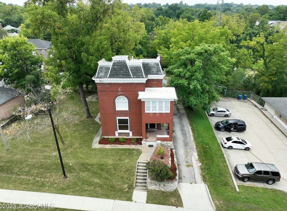 2nd image of 309 W Dunklin St APT B