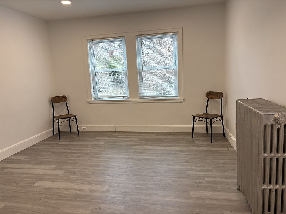 2nd image of 24 Oak Knl