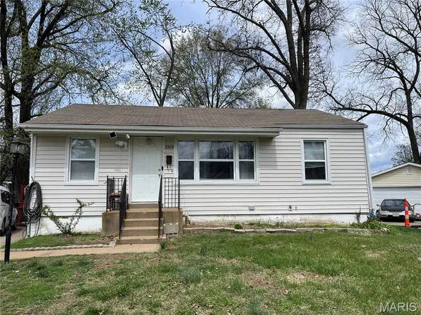 3519 Saint Blase Ln, Saint Ann, MO 63074