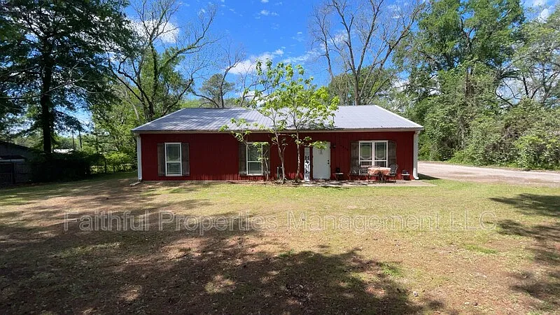 3 bed, 2.0 bath, $1,795 — Photo 2