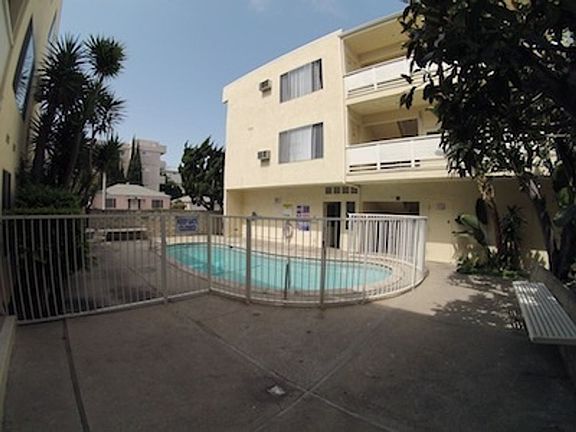 4th image of 1900 Glendon Ave APT 301