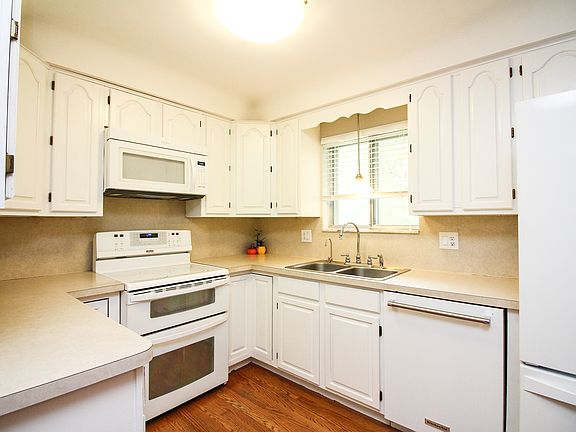 4th image of 38250 Shana Dr