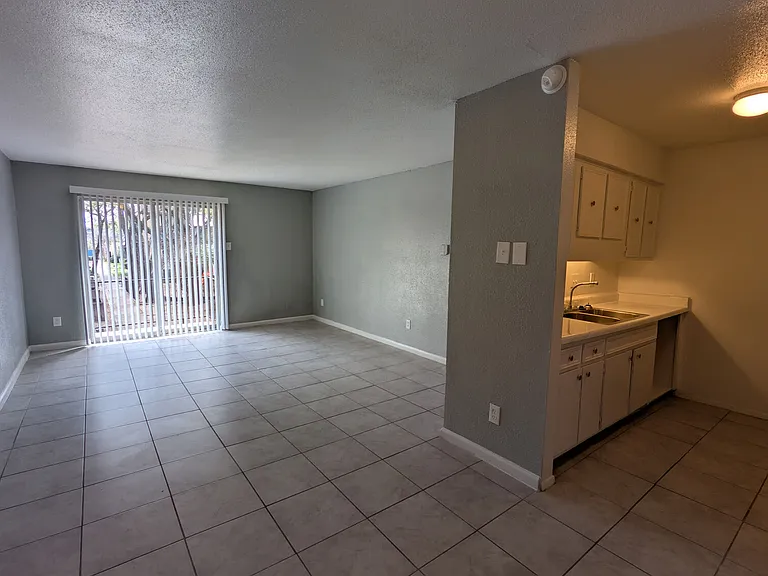 3737 Hillcroft Apartments — Photo 52