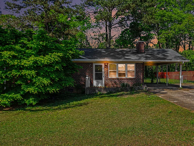 3670 Goodwin Rd — Photo 2
