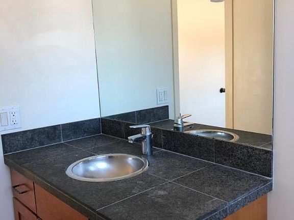 5th image of 105 Belvedere Dr #2