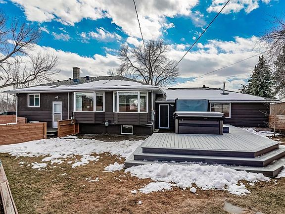 4th image of 48 SW Carnarvon Way NW