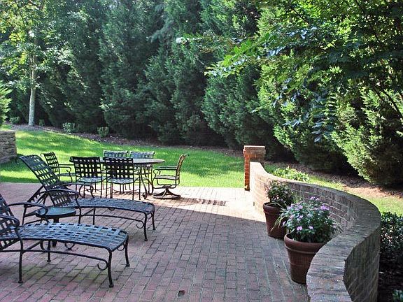 3rd image of 4900 Mountain Laurel Dr