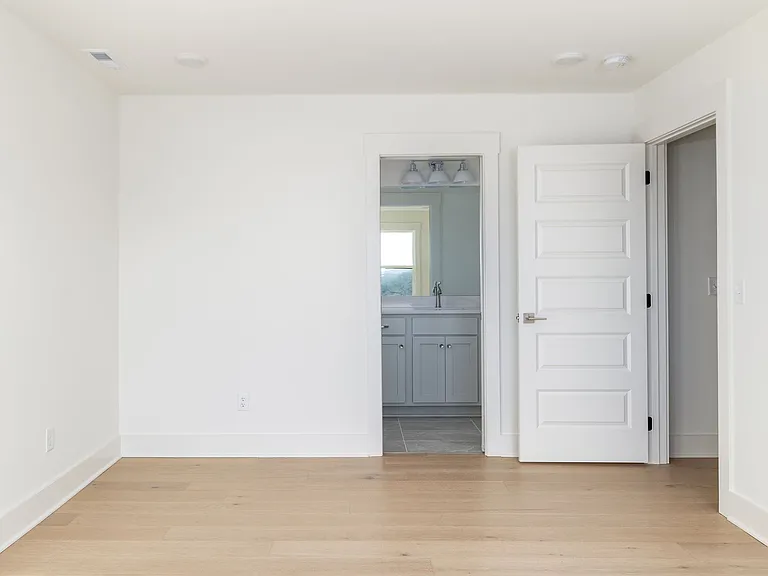 326 E Trinity Ln #B — Photo 23
