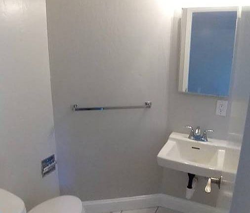 5th image of 635 Macarthur Blvd APT 6