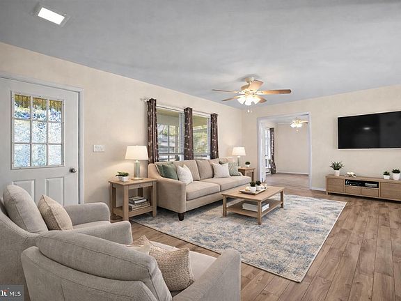 5th image of 823 Liverpool Cir