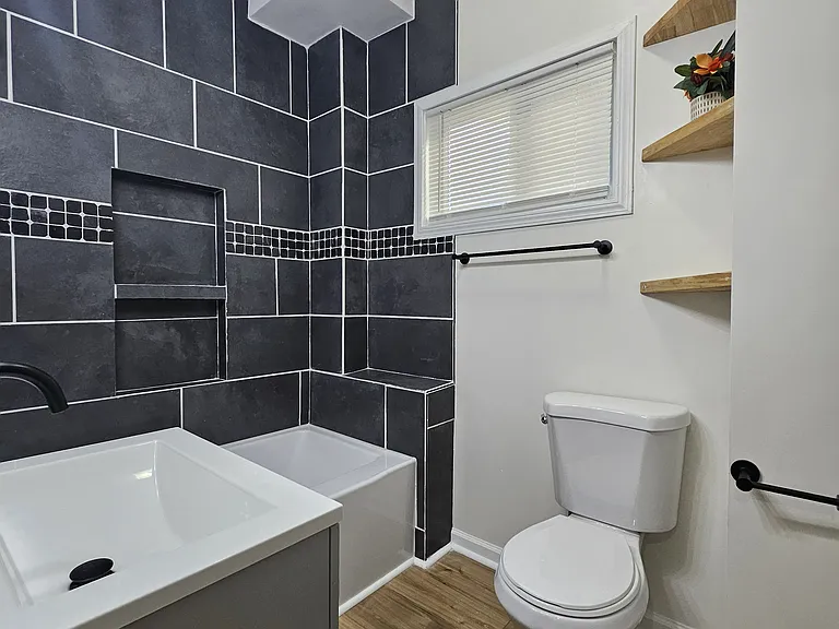 3040 Agnes Ave — Photo 7