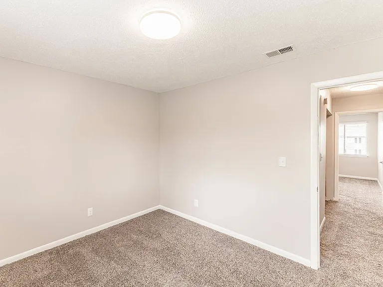 Dover Glen Apartments — Photo 21