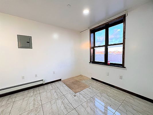 3rd image of 907 59th St #5