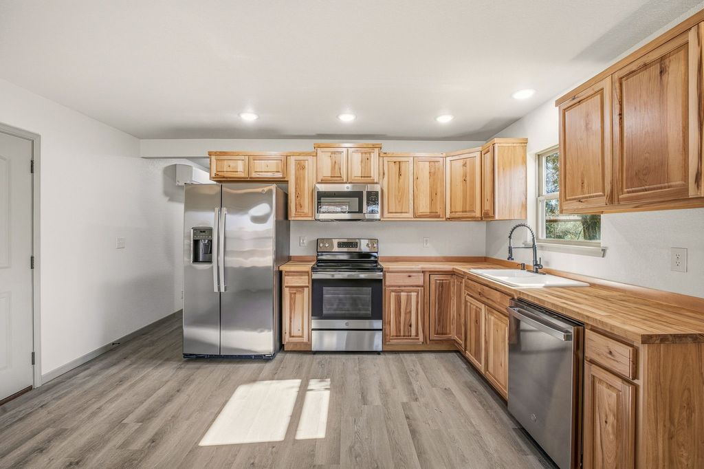 483 Private Road 729, Bluff Dale, TX - More
