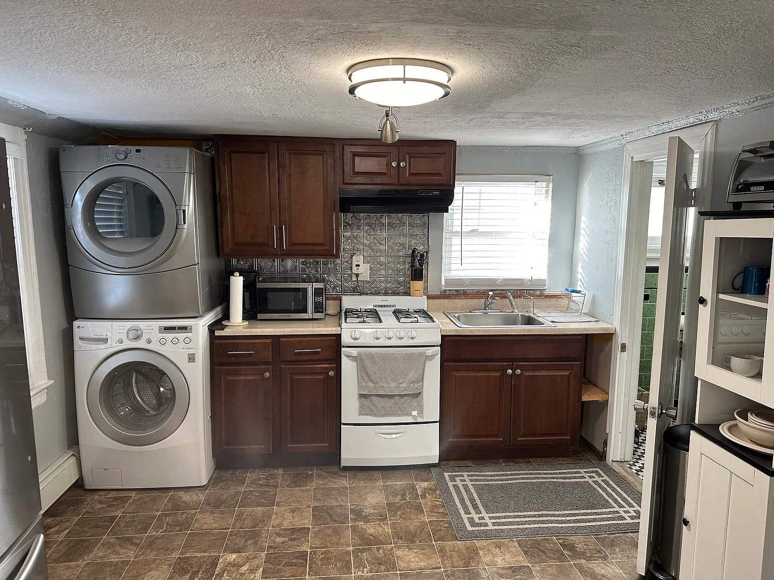 2 bed, 1200 sqft, $2,900 — Photo 3
