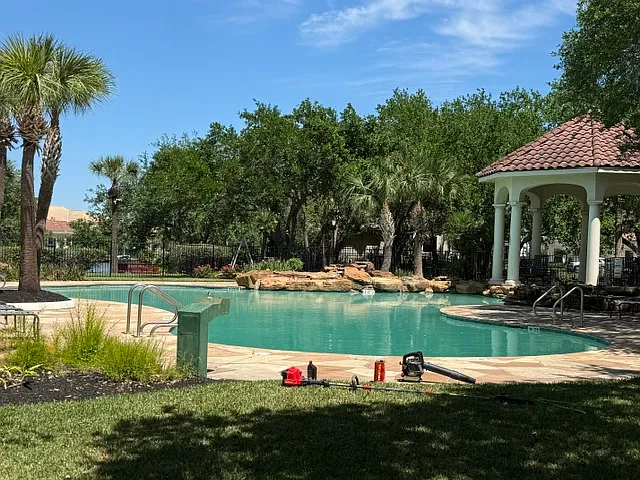 18623 Windsor Lakes Dr — Photo 35