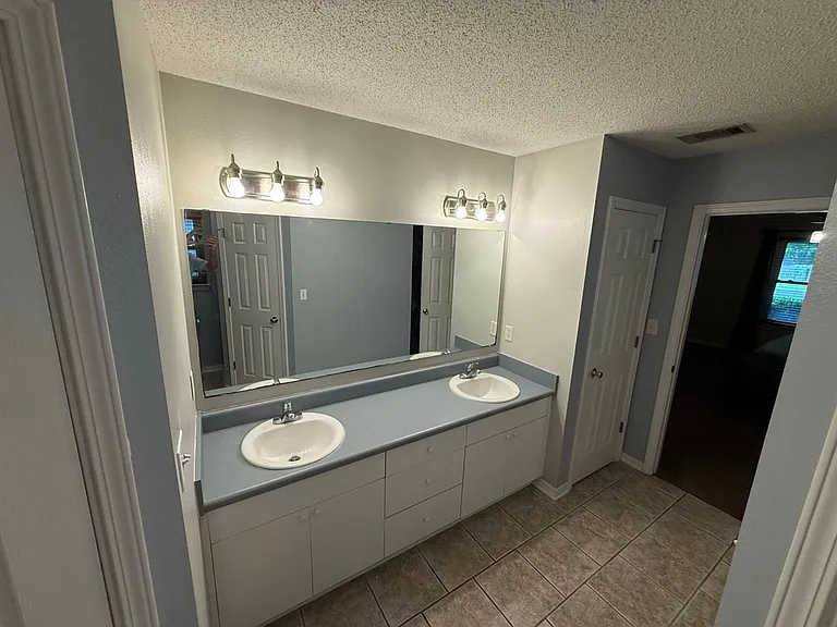 1243 Jefferyscot Dr — Photo 12