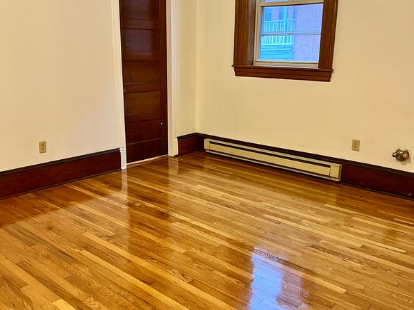 18 E Main St