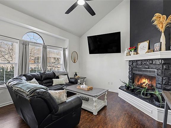 3rd image of 20515 W 220th Ter