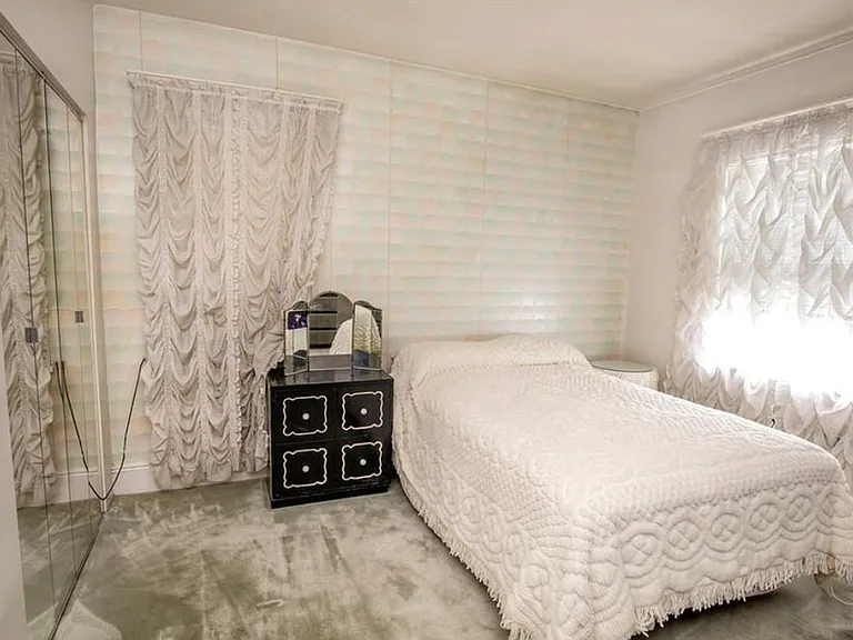 255 Lawton Ave — Photo 1